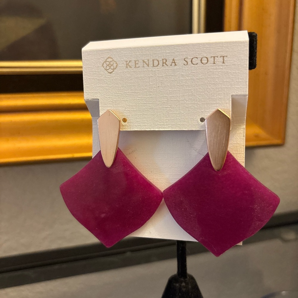 Kendra Scott Maroon Dark Red Astoria Earrings. NWT